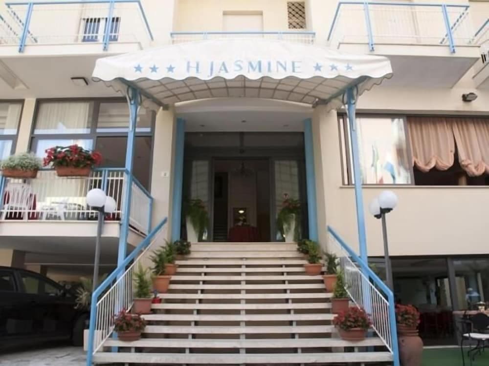 Hotel Jasmine — photo 1 of 14