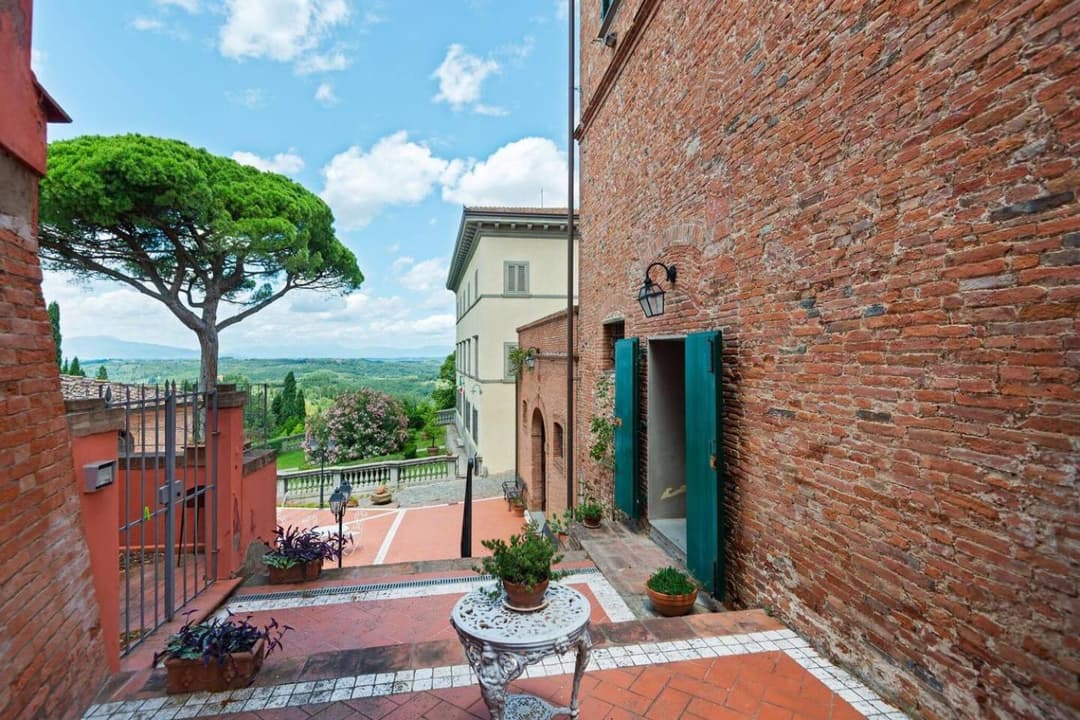 Borgo Bucciano — photo 1 of 26