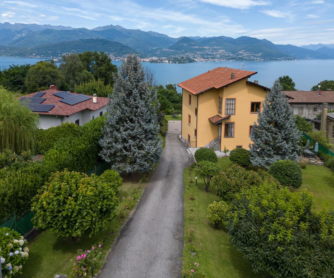 Casa Lilla - Lakeview Large Apartments With Garden Above Stresa — photo 1 of 40