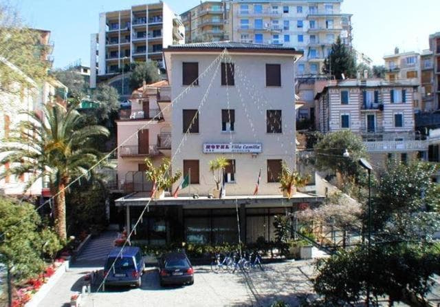 Hotel Villa Camilla — photo 1 of 18