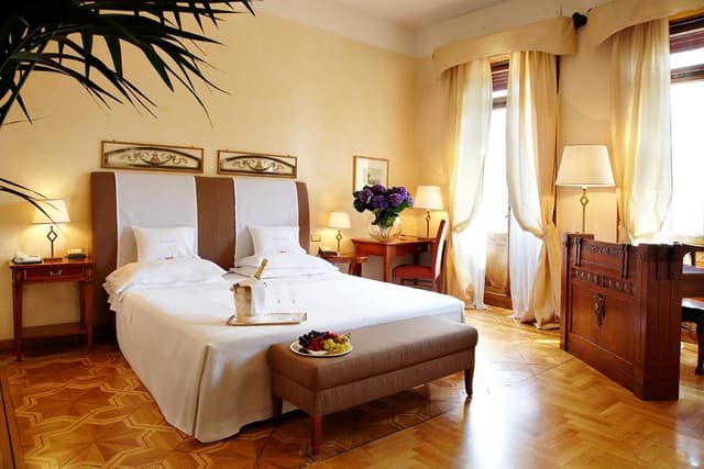 Deluxe Double Room with Balcony and Lake View