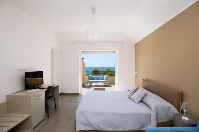 King Room with Spa Bath