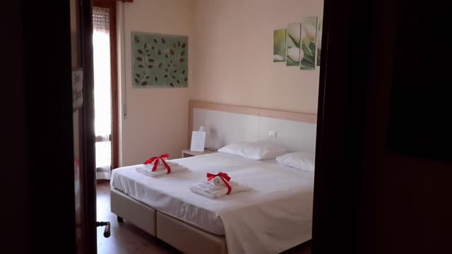 Deluxe Double Room with Garden View and Private Bathroom