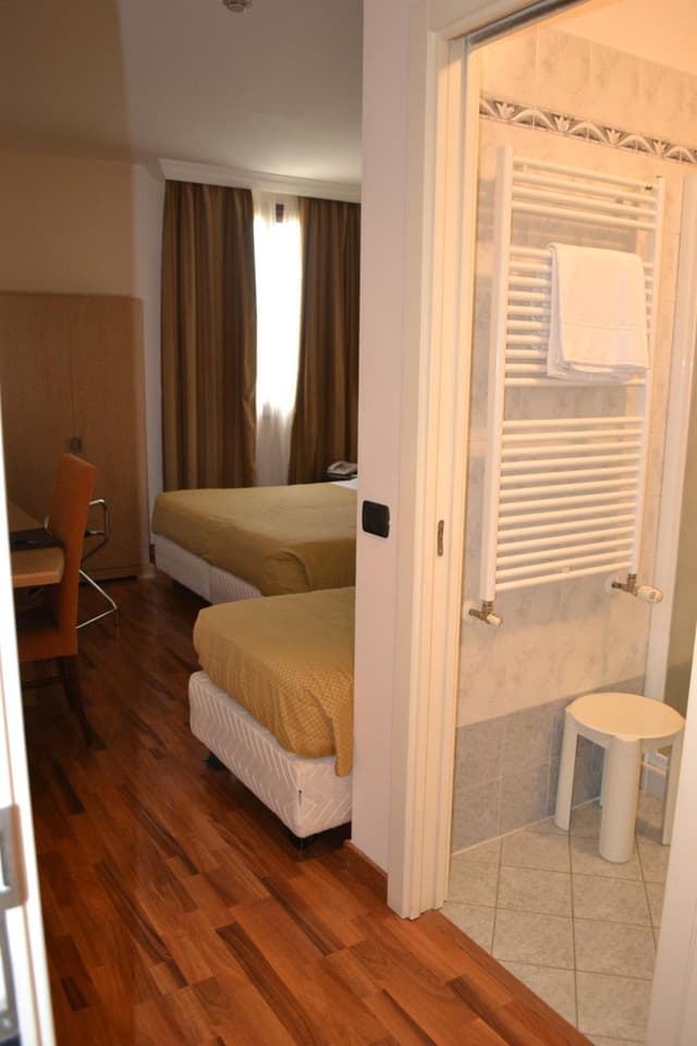 Economy Triple Room