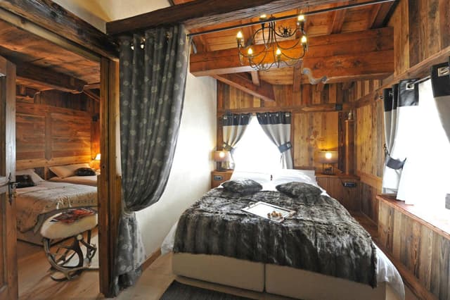 Family Room (2 Adults + 2 Children)