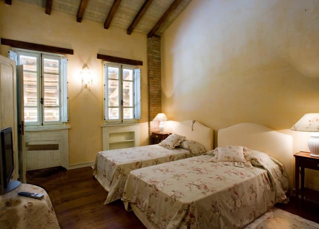 Twin Room with Private Bathroom