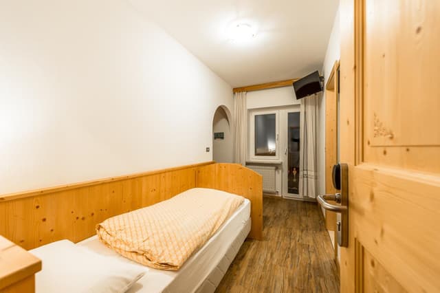 Single Room with Mountain View