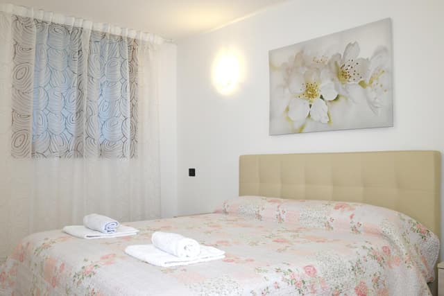 Apartment With Partial Lake View - Split Level
