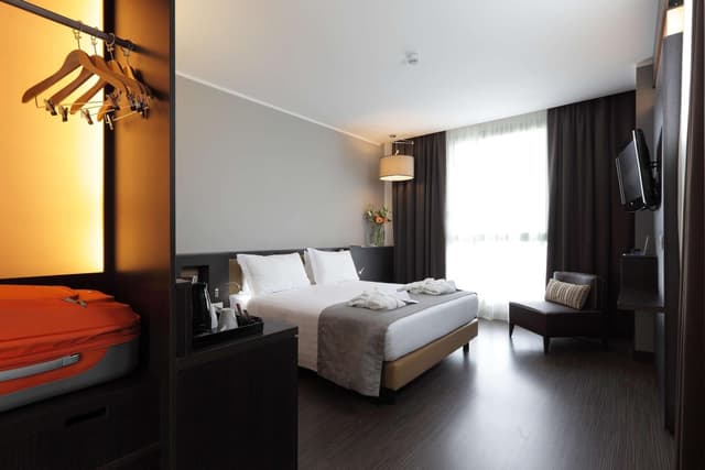 Superior Queen Room with Queen Bed - Non-Smoking