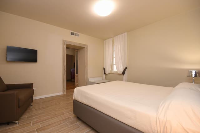 One-Bedroom Apartment (5 Adults)