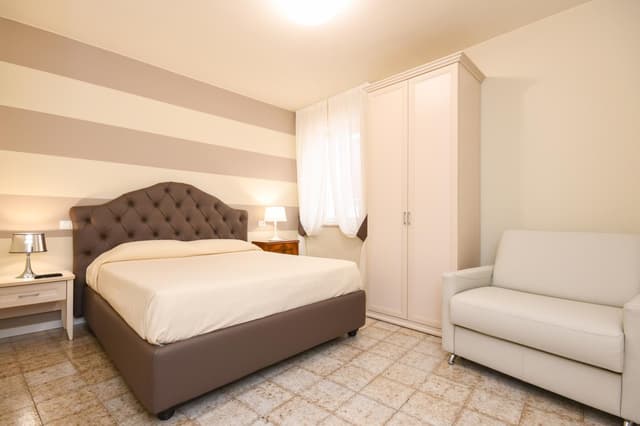 One-Bedroom Apartment and Lake View (3 Adults)
