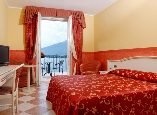 Superior Double Room with Lake View
