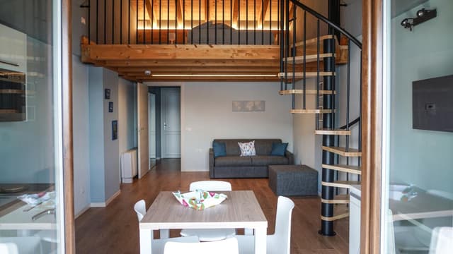 Apartment with Lake View