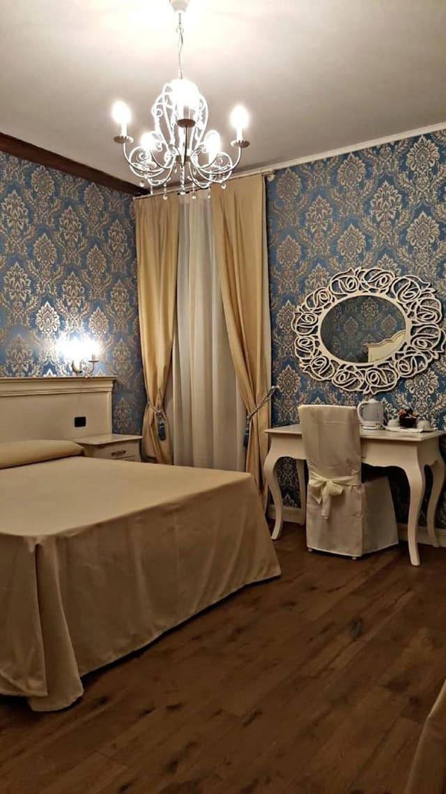 Deluxe Junior Suite with Canal View