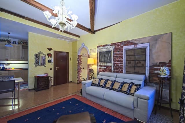 Apartment with Canal View