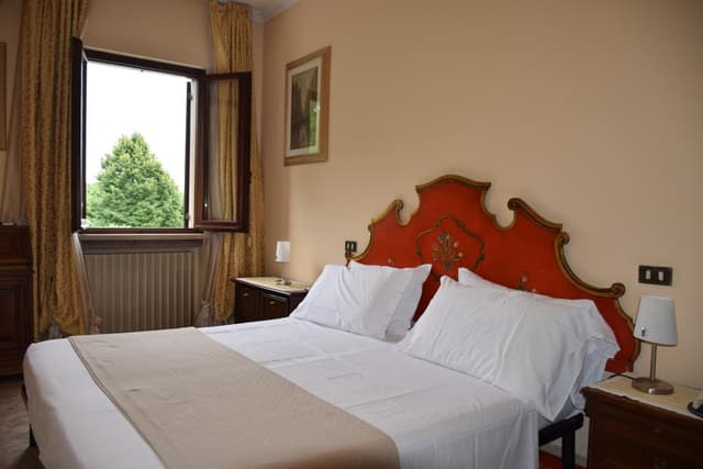 Double Room Single Use (1 Adult)
