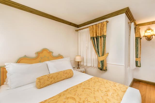 Suite with Private Garden Lagoon View
