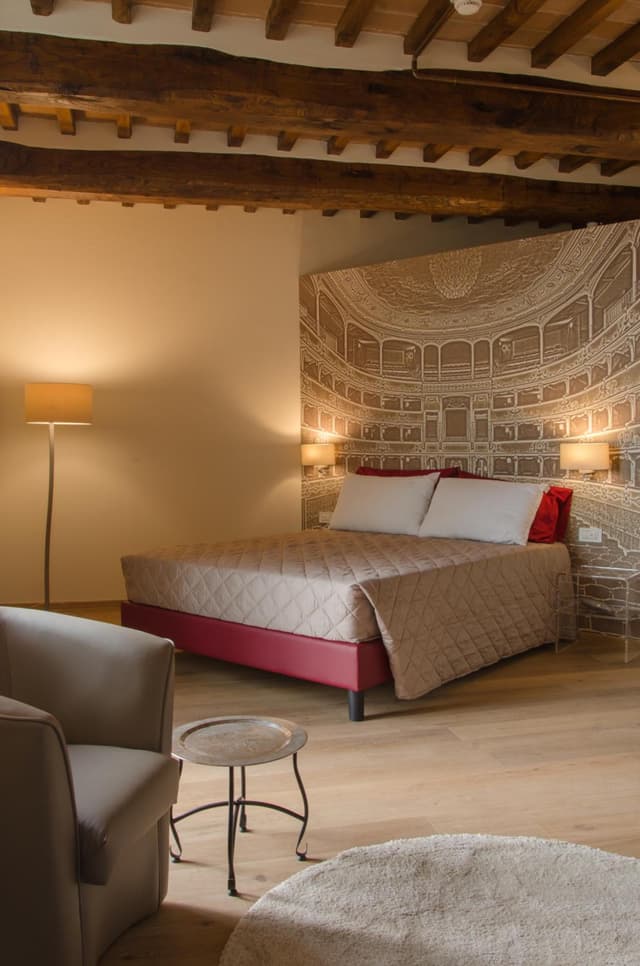 Family Room with One King Bed and Two Single Beds - Non-Smoking