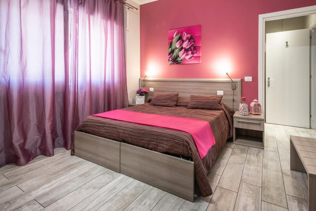 Large Double Room with Private Bathroom