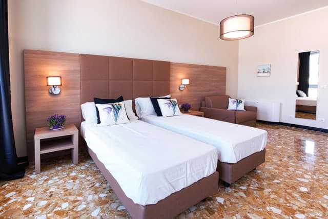 Triple room side view