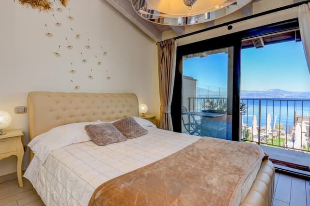 Deluxe Double Room with Balcony and Lake View