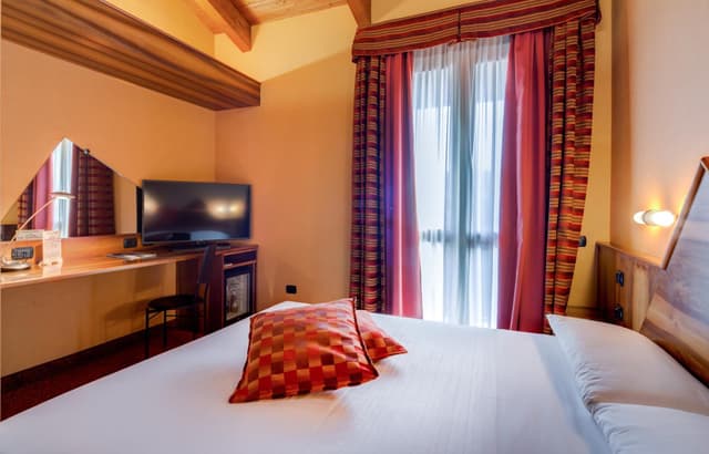 Connecting Rooms with One Queen and Two Single Beds