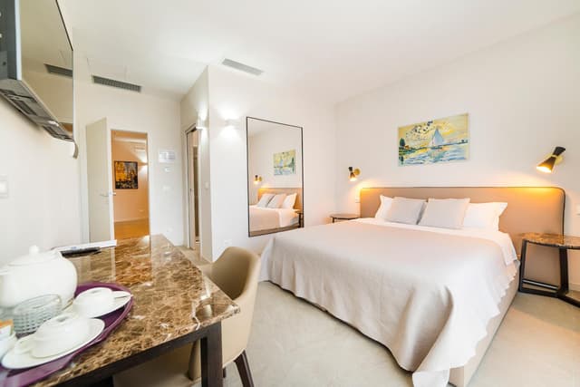 Deluxe Double Room with Shower