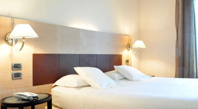Junior Queen Suite with Balcony and Spa Bath - Non-Smoking