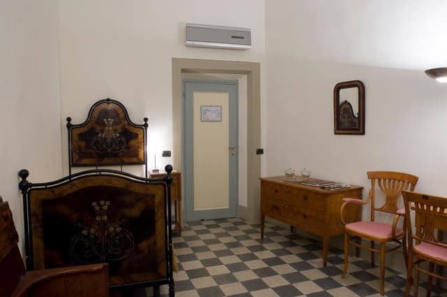 Single Room with Private External Bathroom