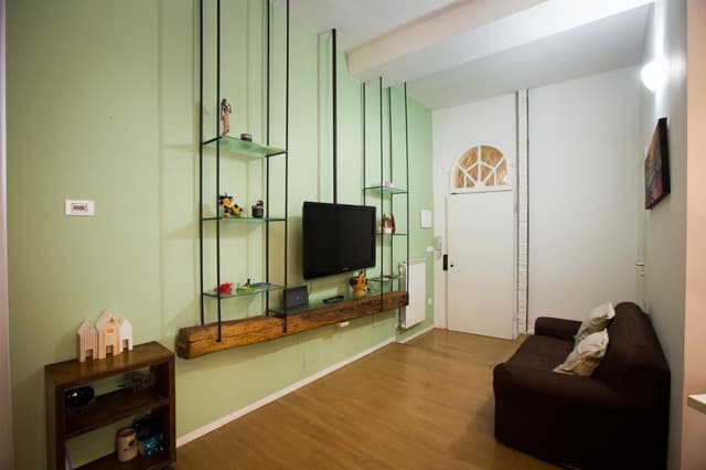 Three-Bedroom Apartment - via de' Castagnoli 4