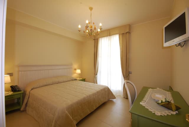 Superior One-Bedroom Apartment