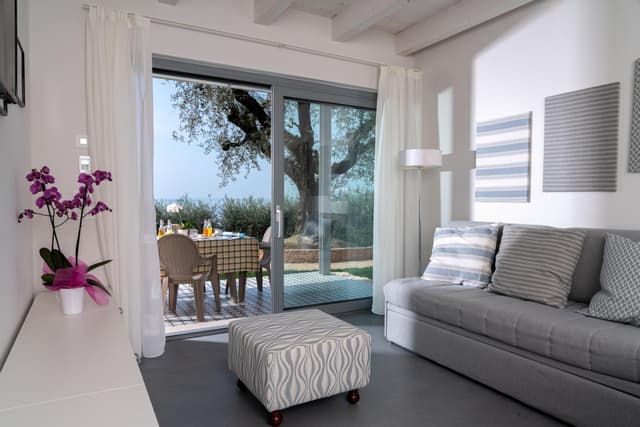 Two-Bedroom Apartment Deluxe with Balcony or Terrace and Lake View