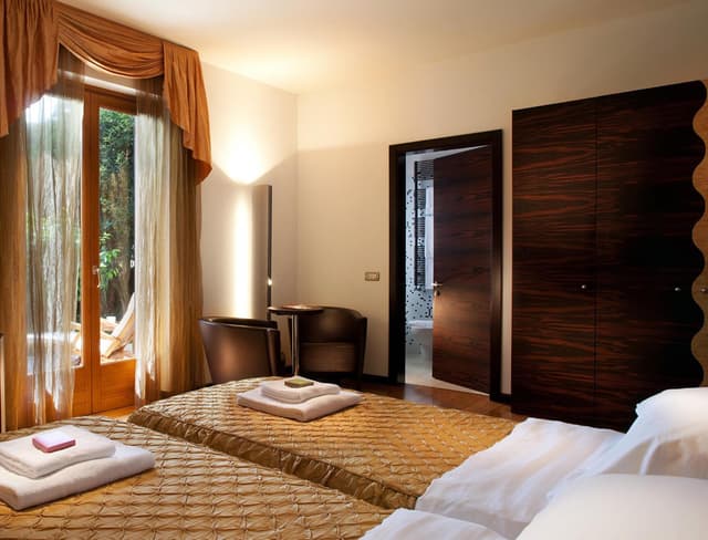 Deluxe Double or Twin Room with Lake View