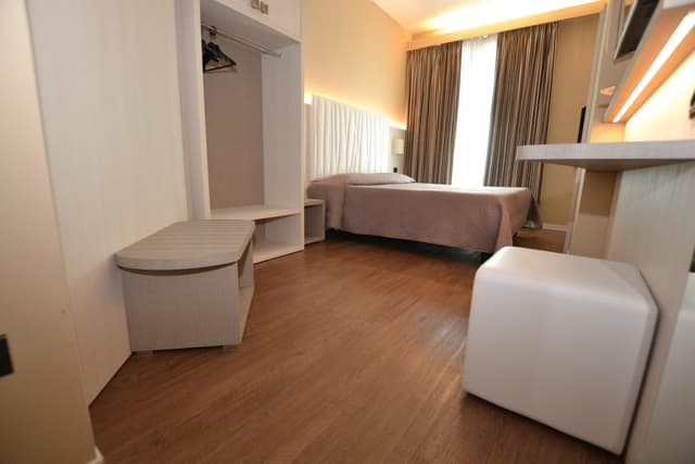Double Room (1 Adult)