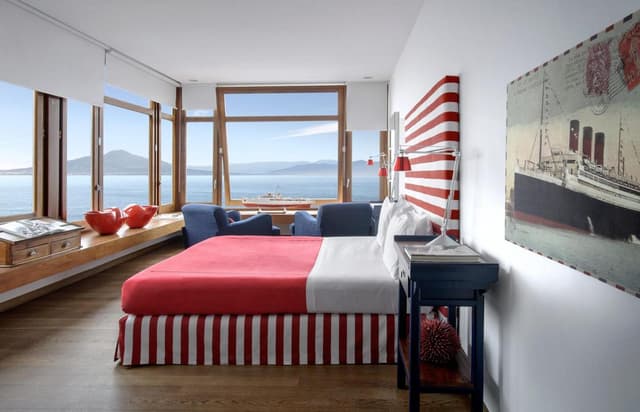 Superior Corner with Sea View