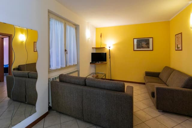 Superior Three-Bedroom Apartment with Lake View