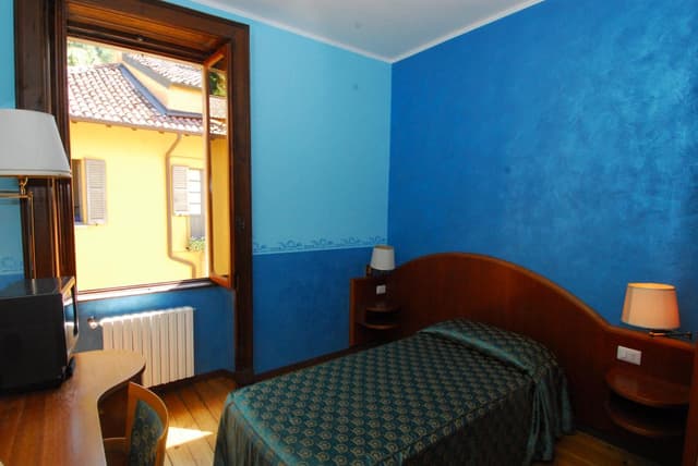 Single Room with Shared Bathroom