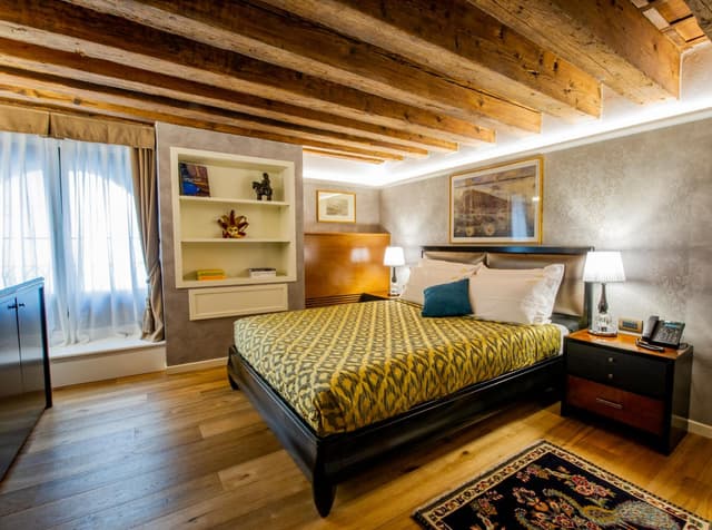 Standard Double Room with San Salvador Canal view.