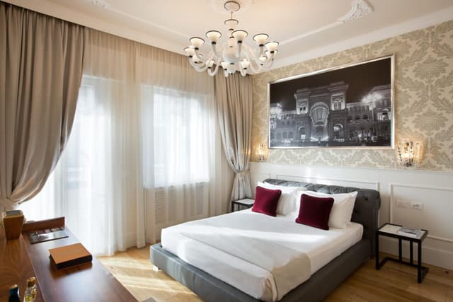 Large Double Room with Balcony and City View