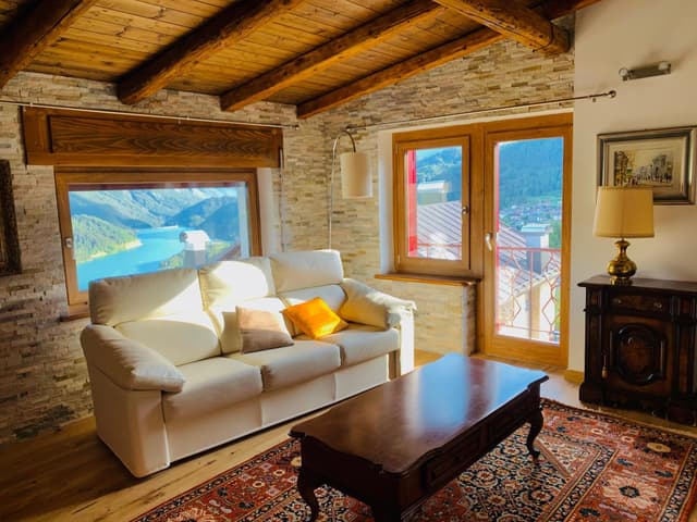 Apartment with Lake View