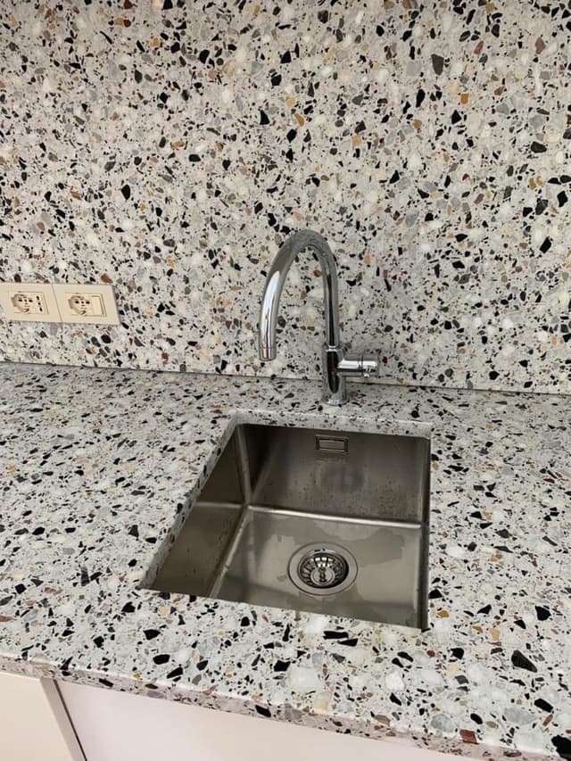 Apartment with Shower