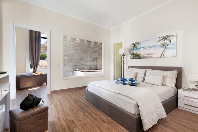 Queen Room with Spa Bath