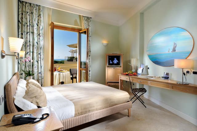 Superior Double or Twin Room with Partial Sea View