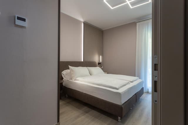 Superior Double Room with Balcony and Partial Lake View