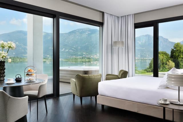 King Suite with Spa Bath