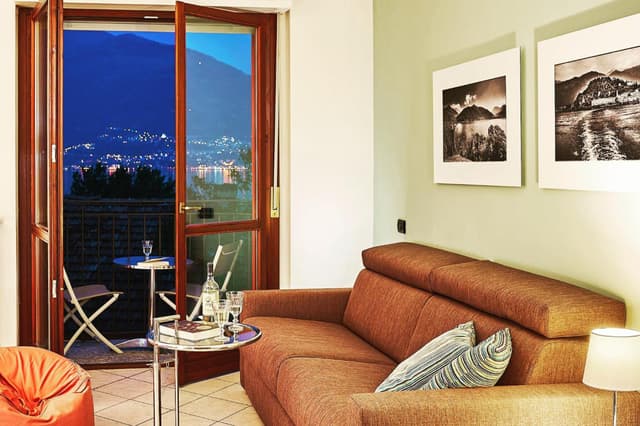 Apartment with Lake View