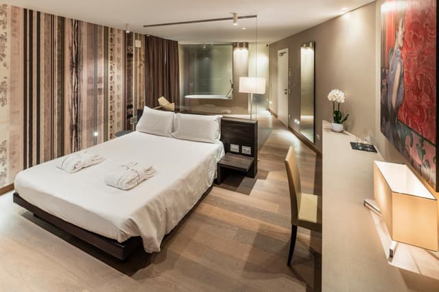 Suite with Whirlpool