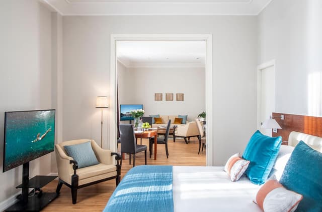 Deluxe Suite