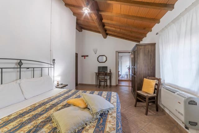 Quadruple Room with Private Bathroom