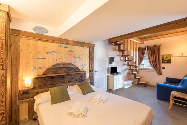 Two-Bedroom Apartment with Mountain View